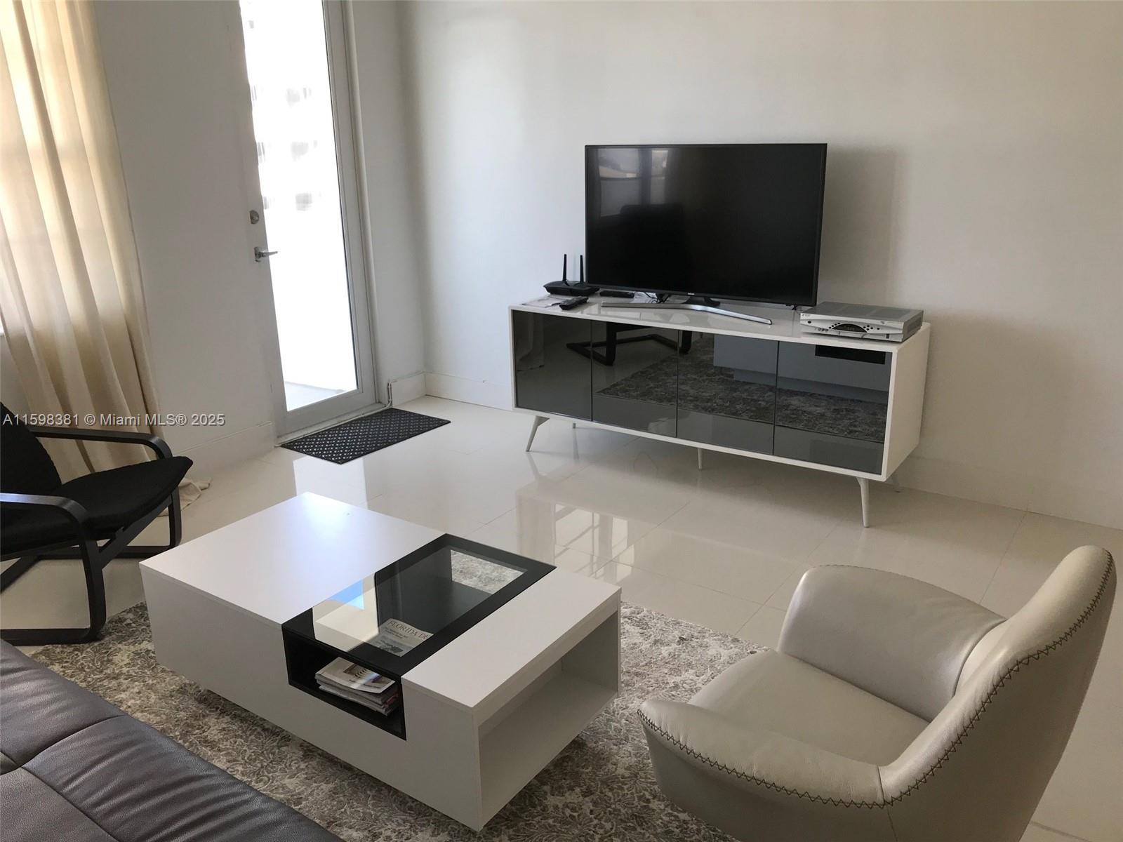 100 Lincoln Rd 808