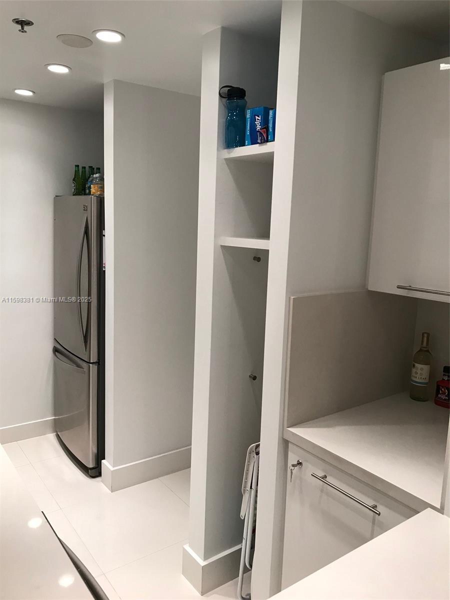 THE DECOPLAGE CONDO - Residential Lease