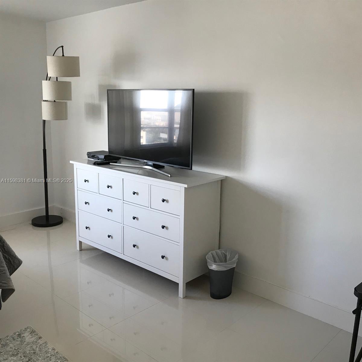 THE DECOPLAGE CONDO - Residential Lease