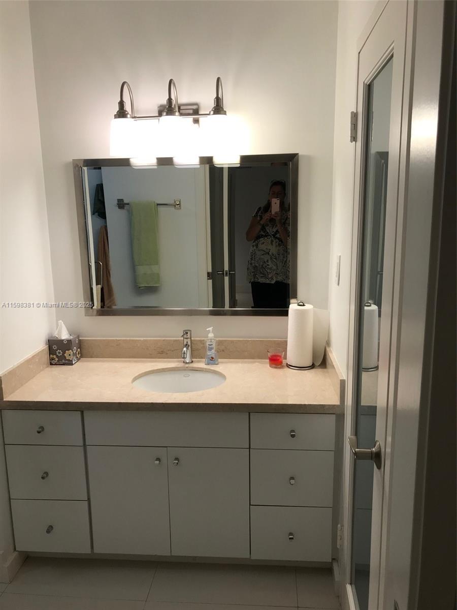 THE DECOPLAGE CONDO - Residential Lease