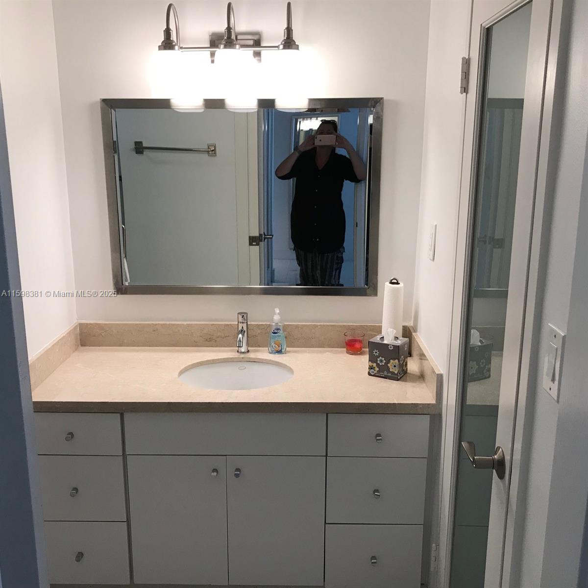 THE DECOPLAGE CONDO - Residential Lease