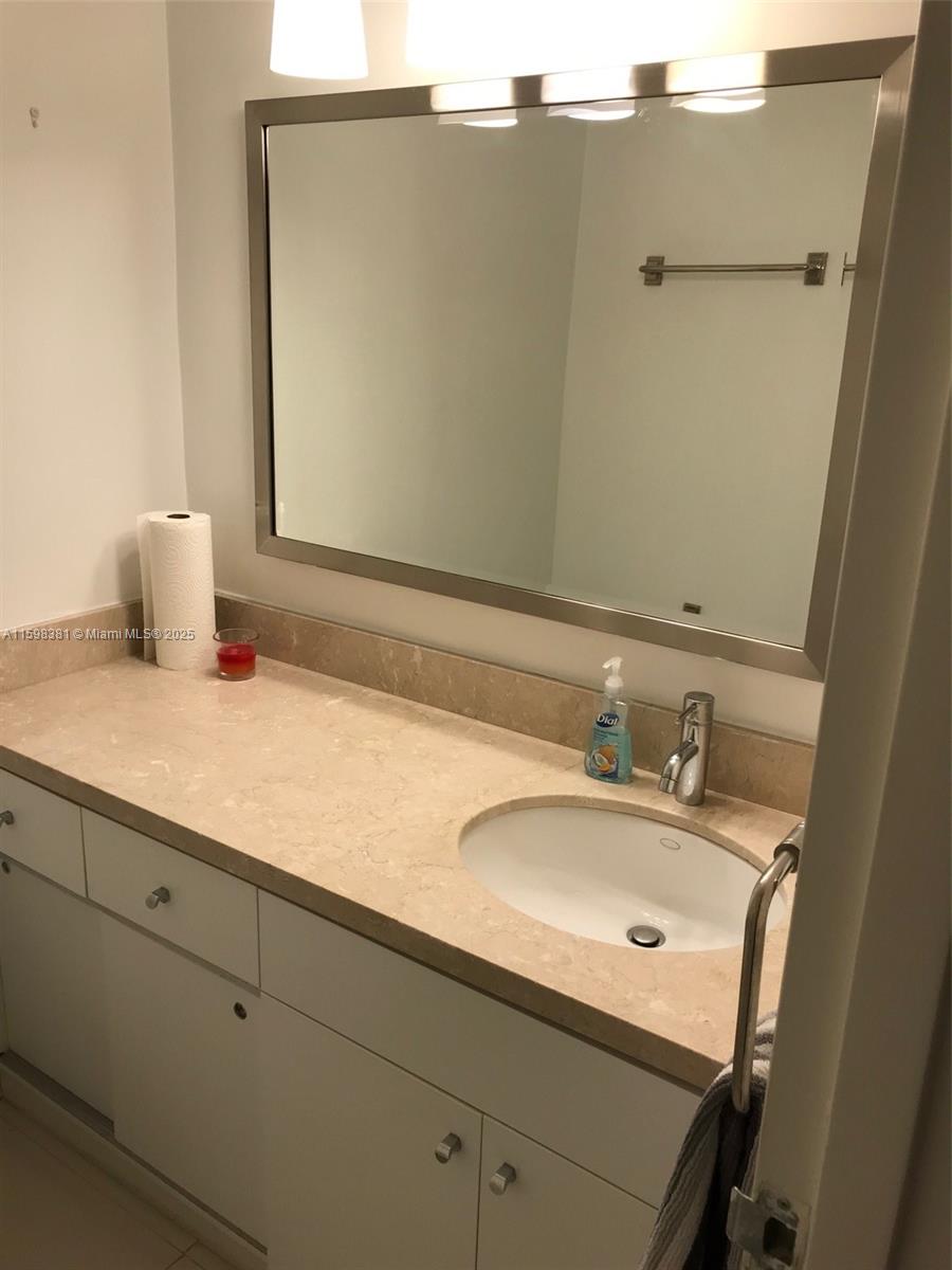 THE DECOPLAGE CONDO - Residential Lease