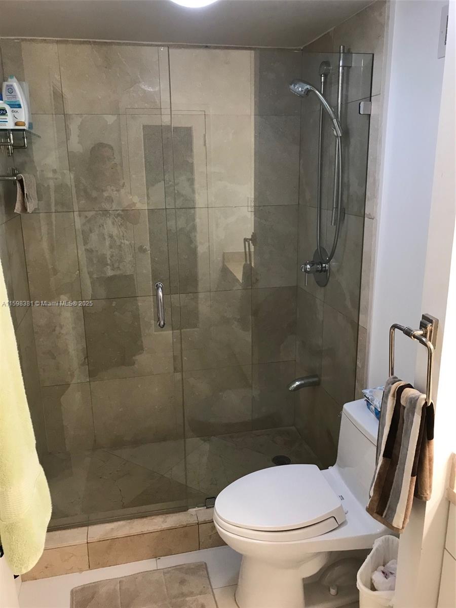 THE DECOPLAGE CONDO - Residential Lease