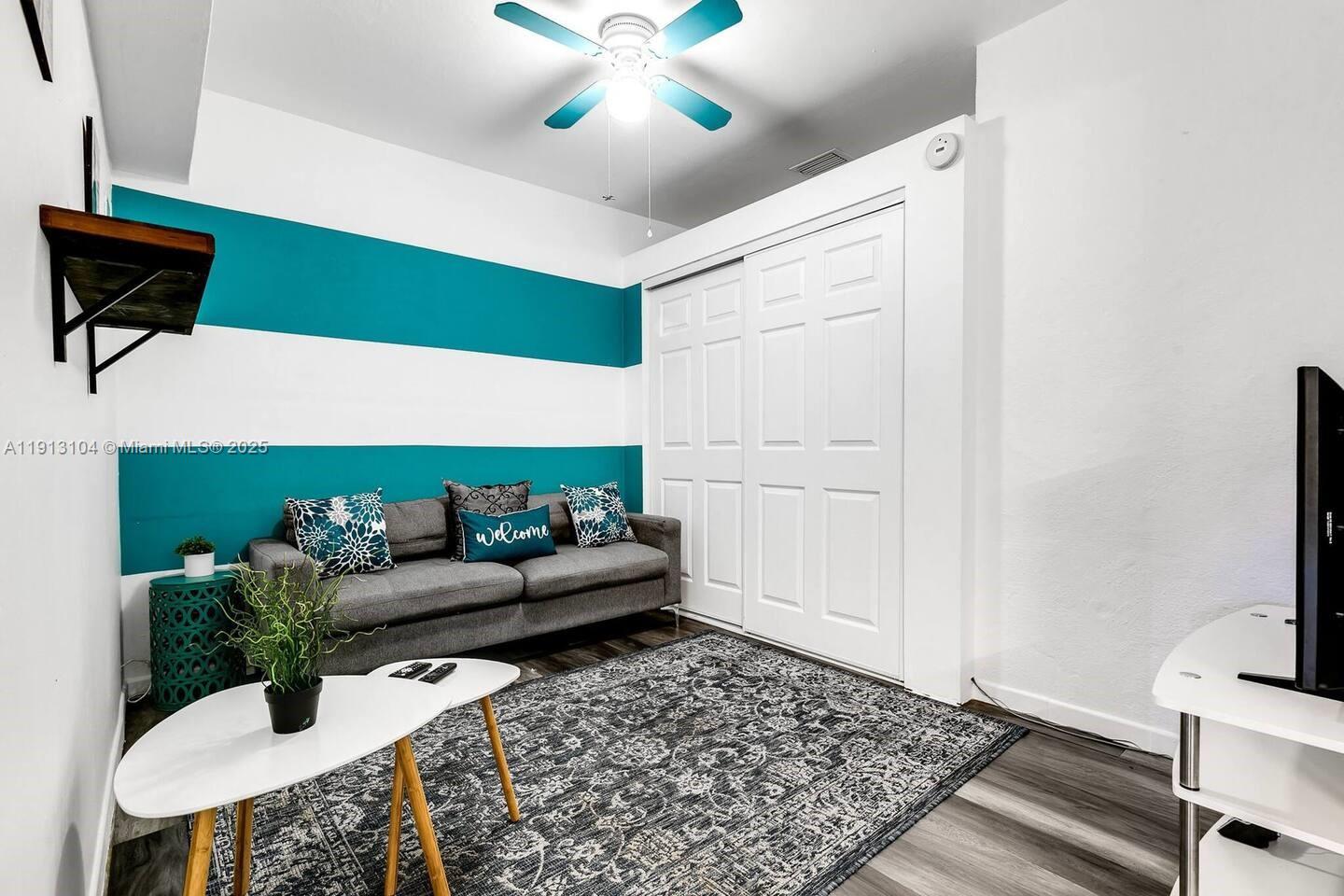 HOLLYWOOD LAWNS - Residential Lease