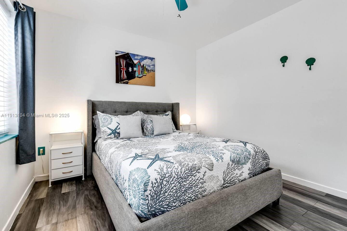 HOLLYWOOD LAWNS - Residential Lease