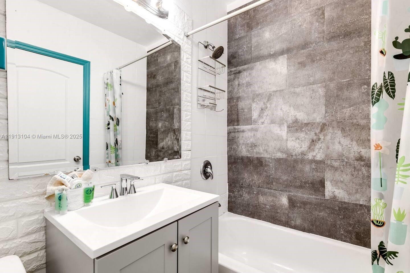 HOLLYWOOD LAWNS - Residential Lease