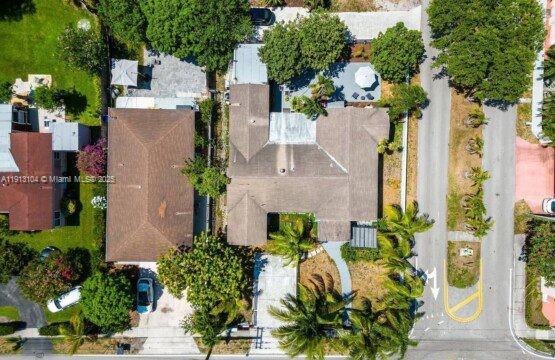 HOLLYWOOD LAWNS - Residential Lease