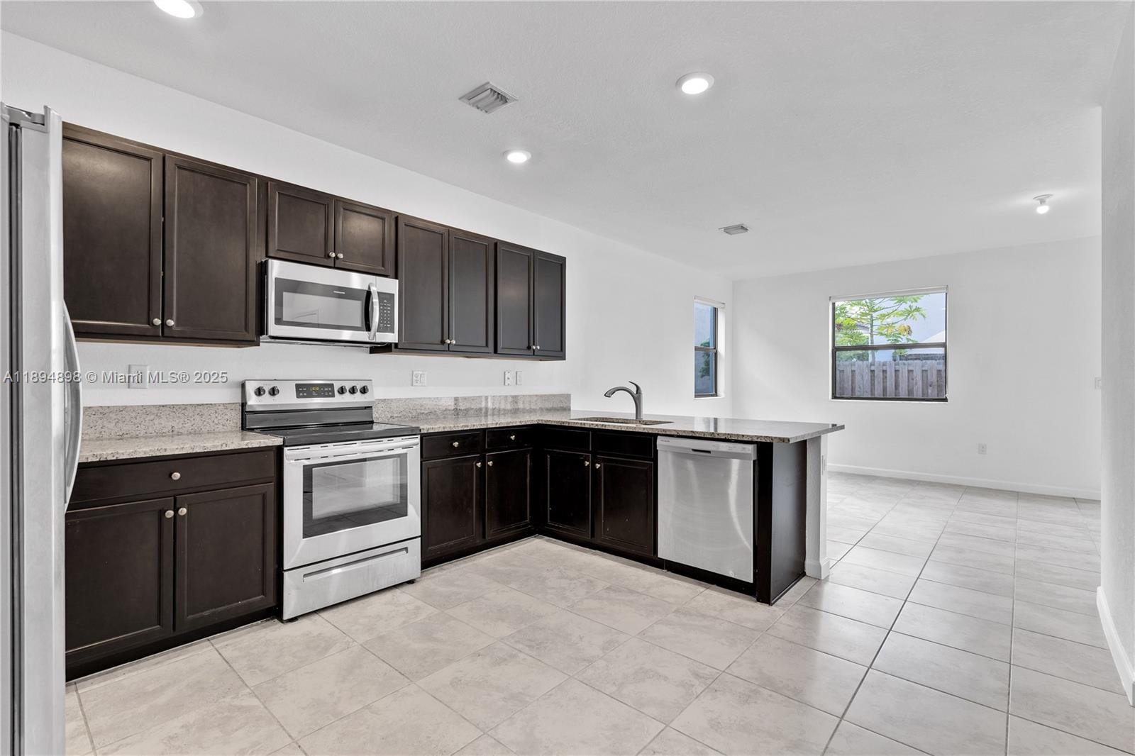 COCO PALM VILLAS - Residential