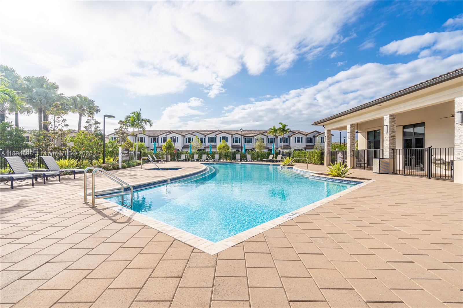 COCO PALM VILLAS - Residential