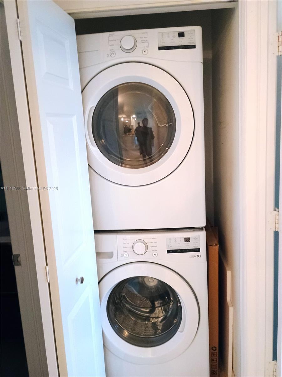 1800 BISCAYNE PLAZA CONDO - Residential Lease