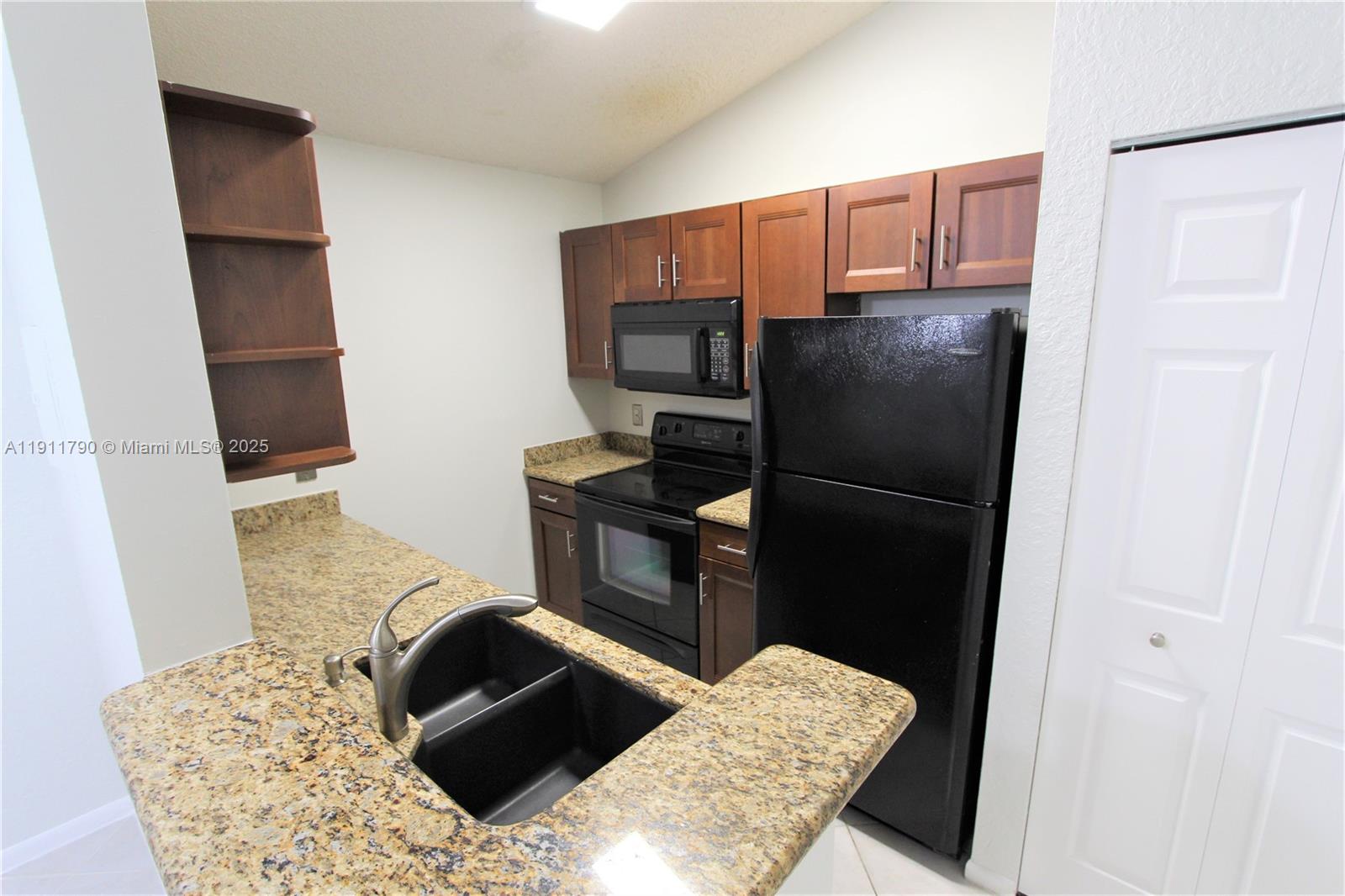 Lakeview Club Condo - Residential Lease