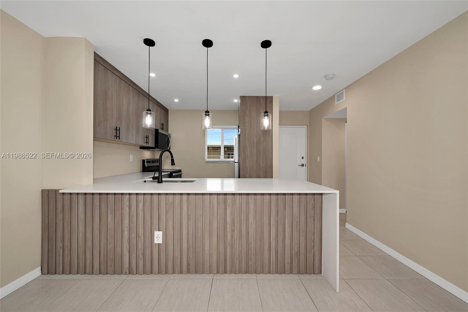 VILLAGE OF KINGS CREEK CO - Residential Lease