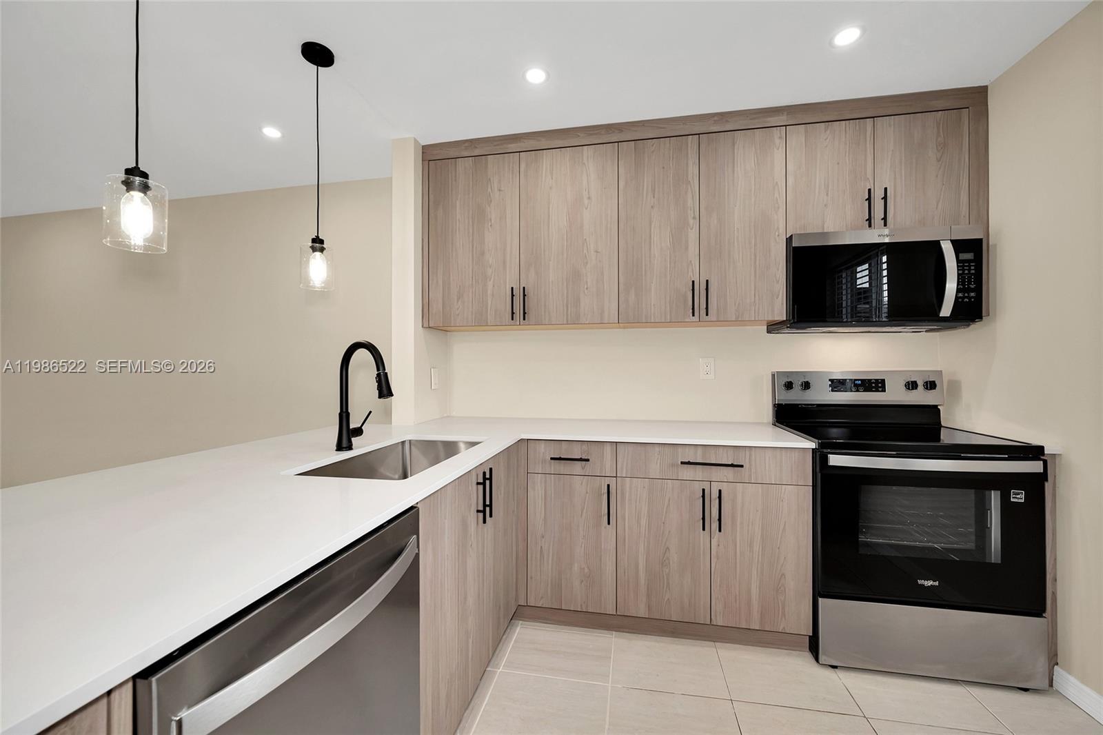 VILLAGE OF KINGS CREEK CO - Residential Lease