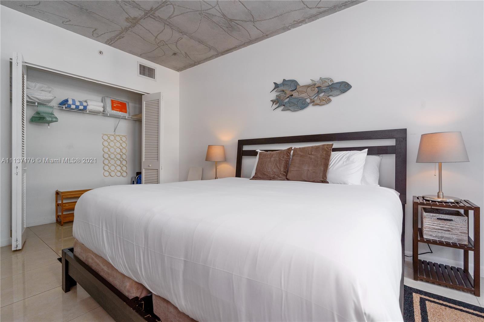 MIDBLOCK MIAMI CONDO - Residential Lease