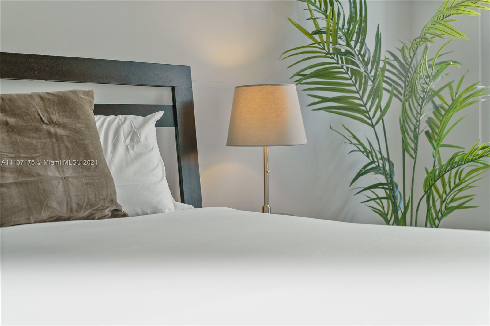 MIDBLOCK MIAMI CONDO - Residential Lease