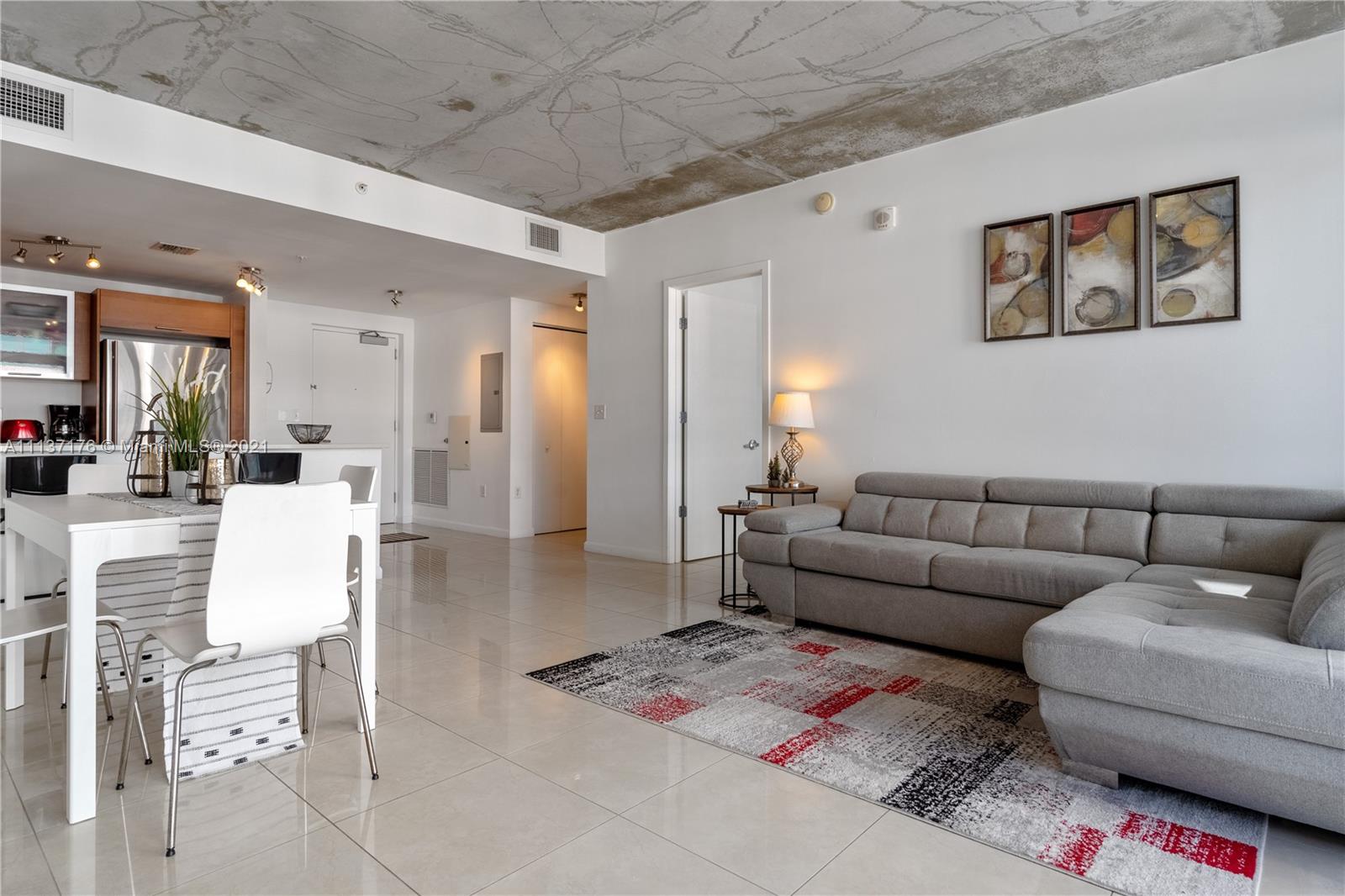 MIDBLOCK MIAMI CONDO - Residential Lease