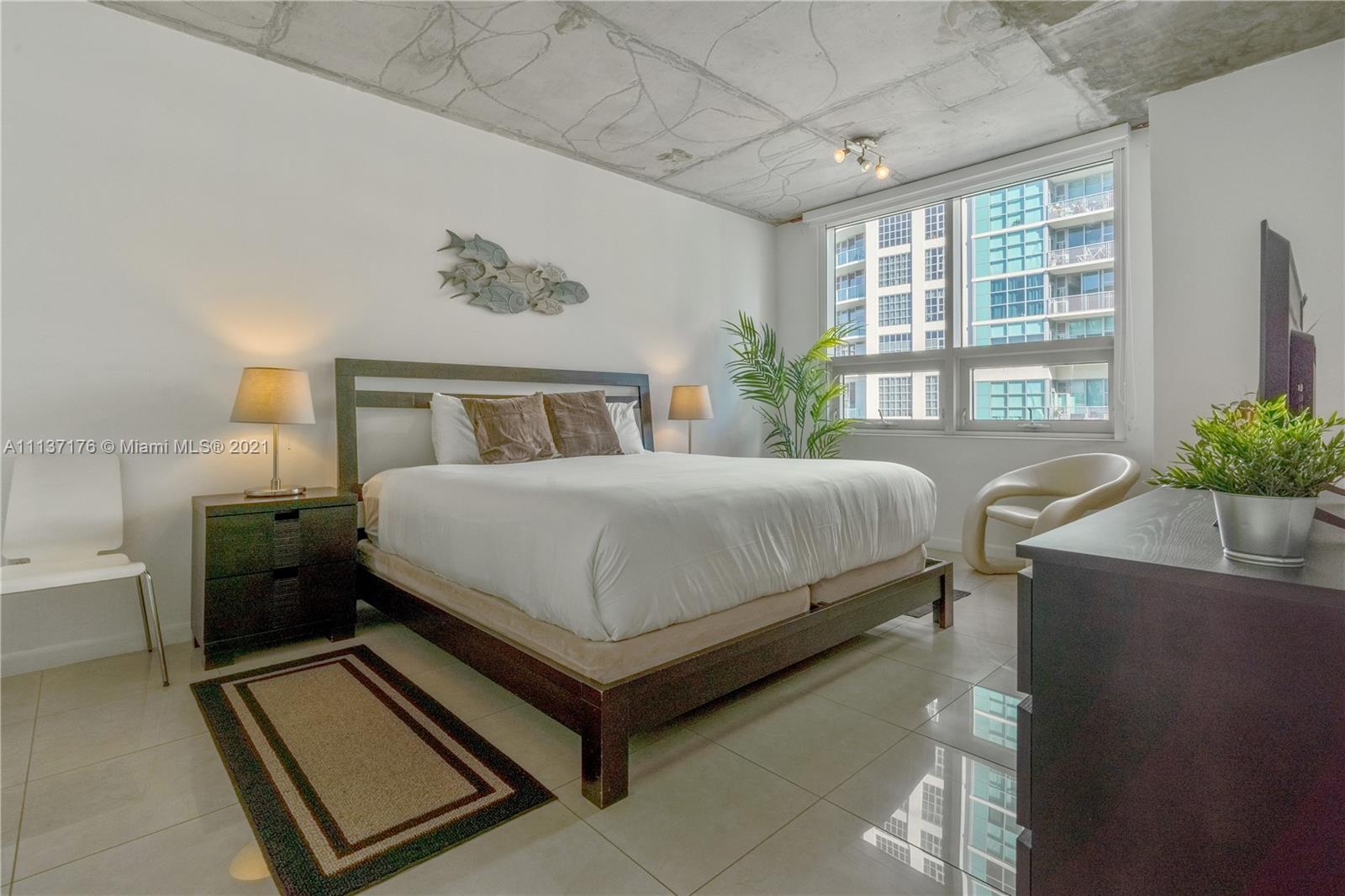 MIDBLOCK MIAMI CONDO - Residential Lease