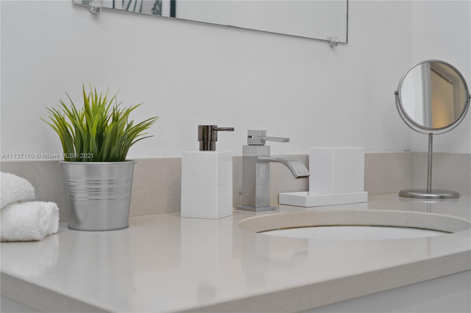 MIDBLOCK MIAMI CONDO - Residential Lease