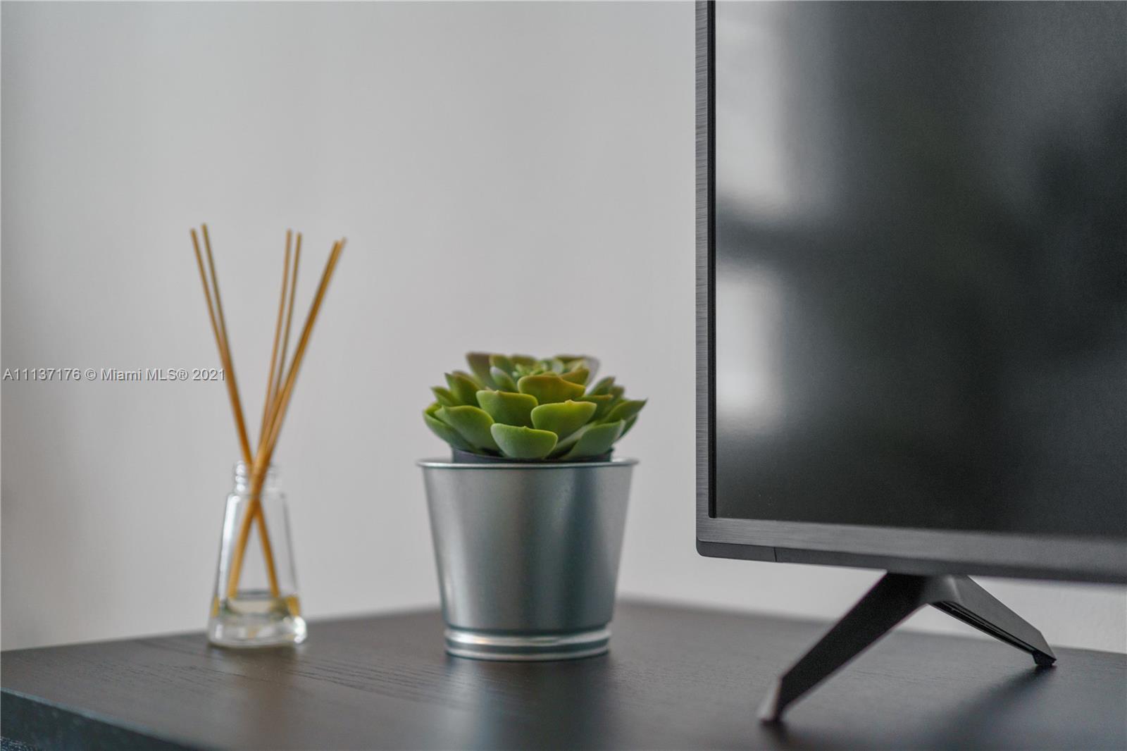 MIDBLOCK MIAMI CONDO - Residential Lease