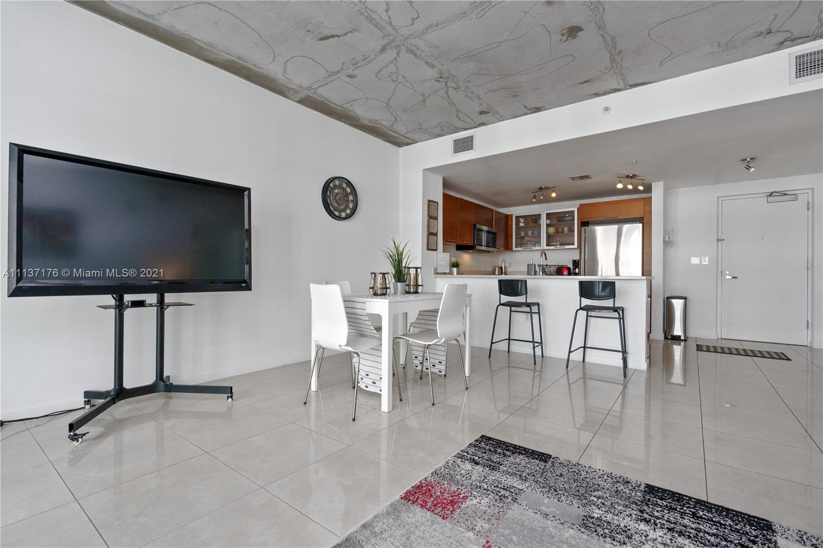 MIDBLOCK MIAMI CONDO - Residential Lease
