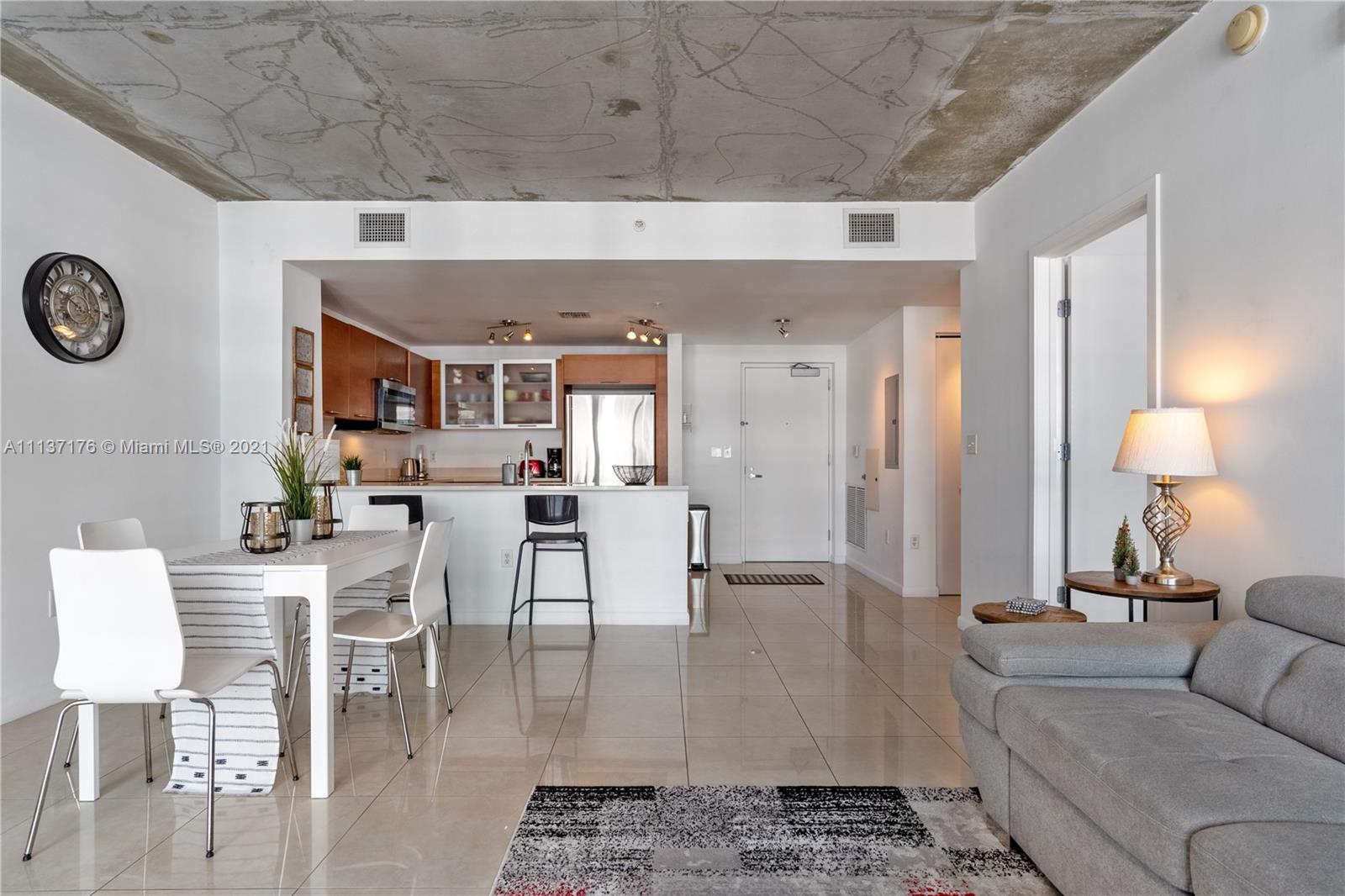 MIDBLOCK MIAMI CONDO - Residential Lease