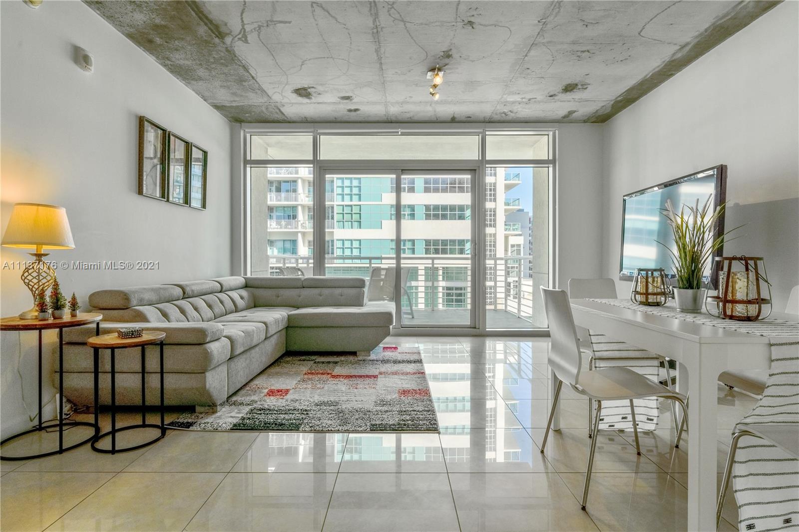 MIDBLOCK MIAMI CONDO - Residential Lease