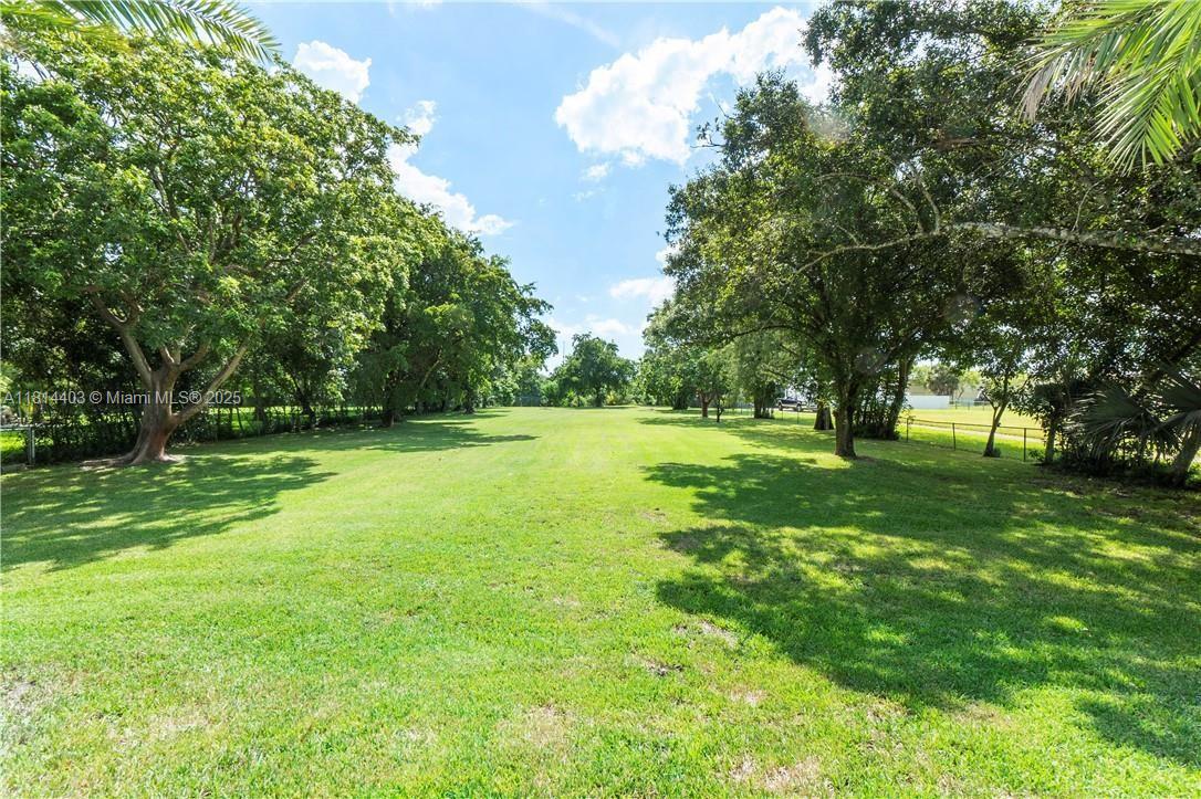 224 E Acre Dr