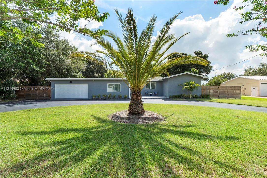 224 E Acre Dr