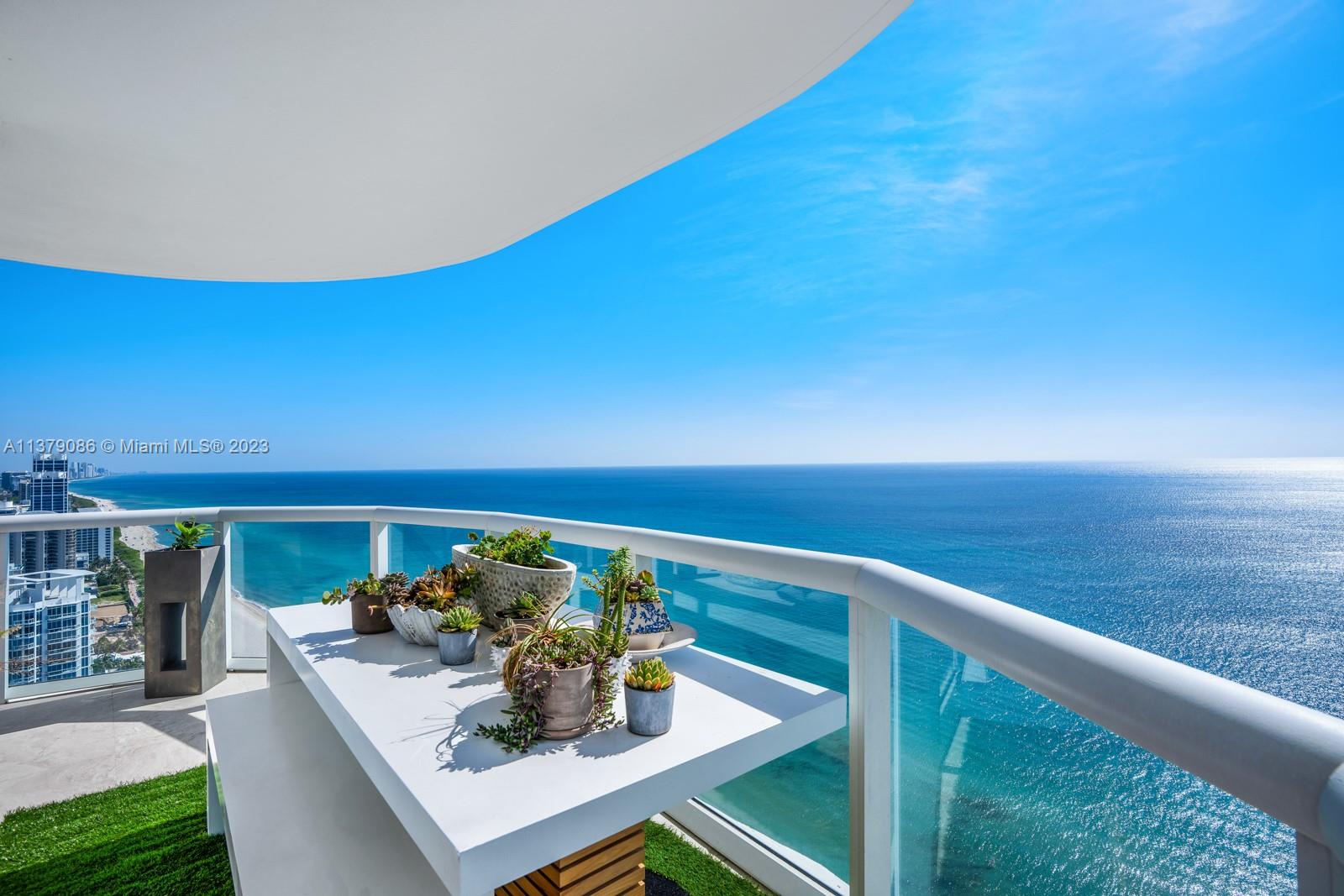 AKOYA CONDO - Residential