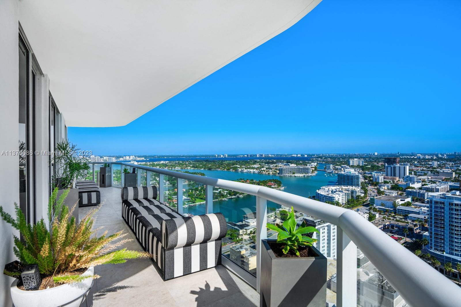 AKOYA CONDO - Residential