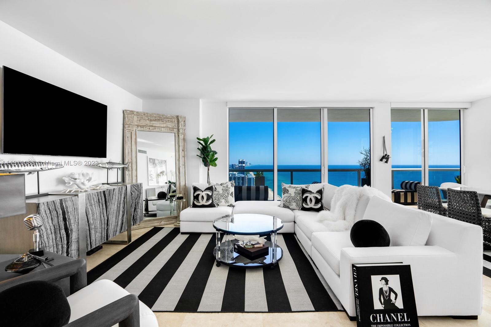 AKOYA CONDO - Residential