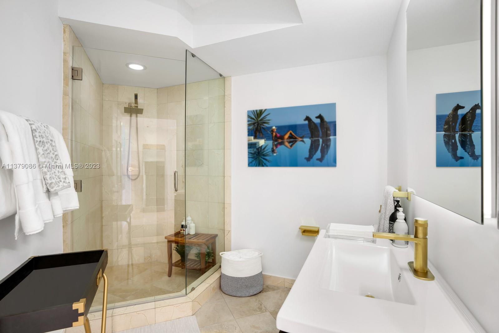 AKOYA CONDO - Residential