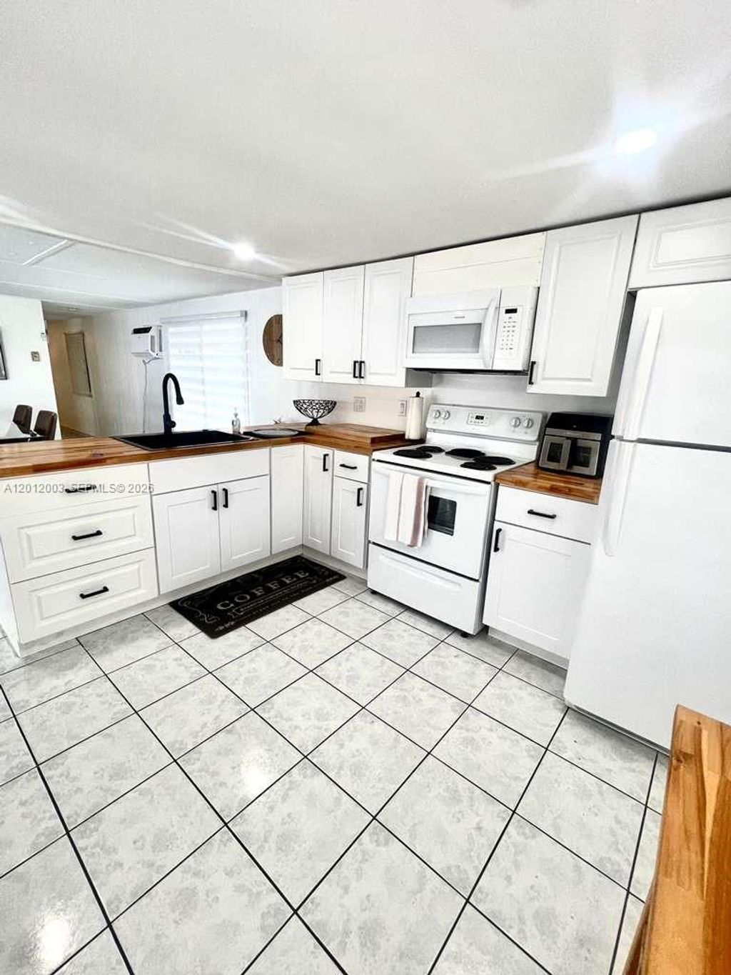 Photo of 219 W lake Dr #219, Hallandale Beach, FL 33009 (MLS # A12012003)