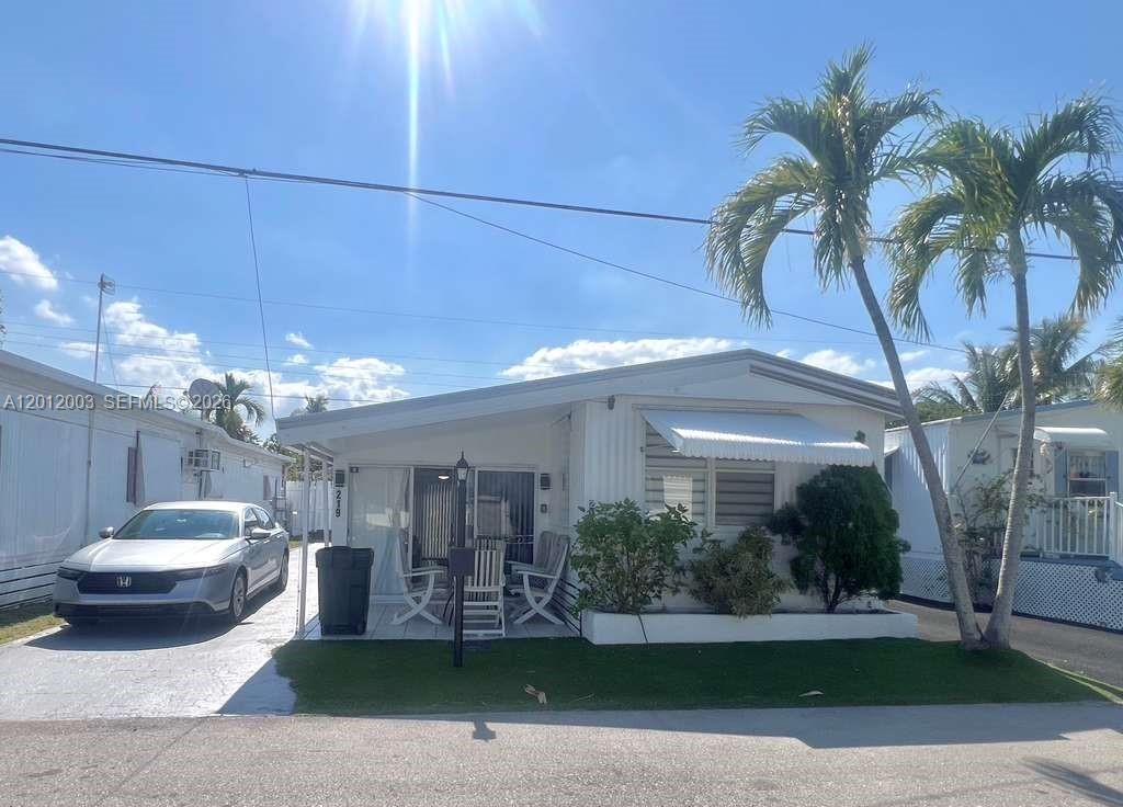 Photo of 219 W lake Dr #219, Hallandale Beach, FL 33009 (MLS # A12012003)