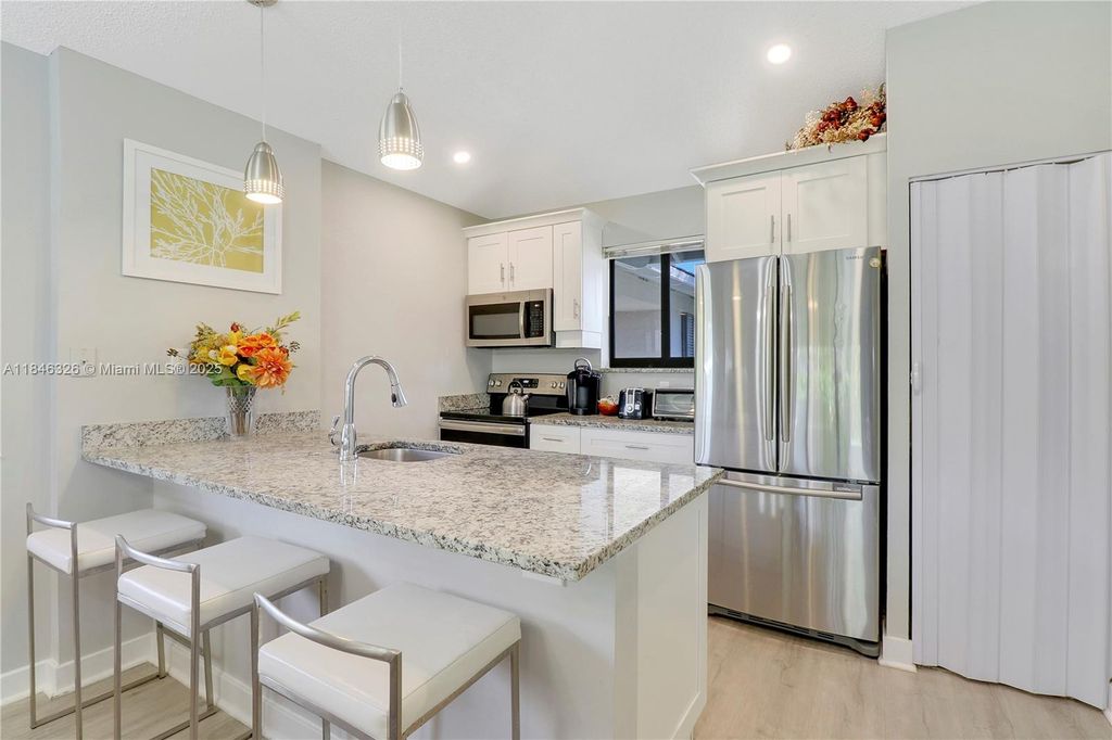 Photo of 105 Club Dr #105, Palm Beach Gardens, FL 33418 (MLS # A11846326)