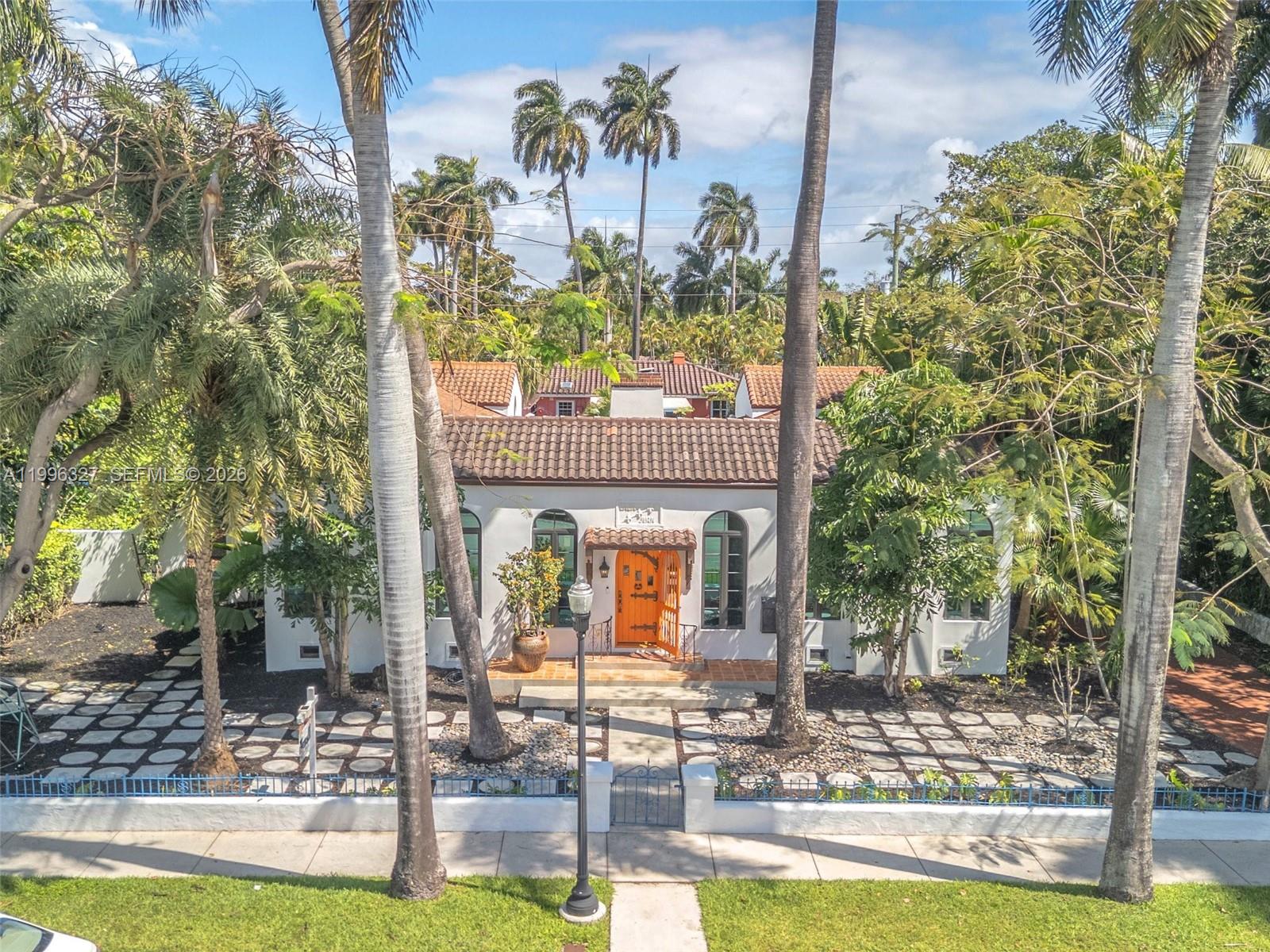 HOLLYWOOD LAKES SECTION - Residential