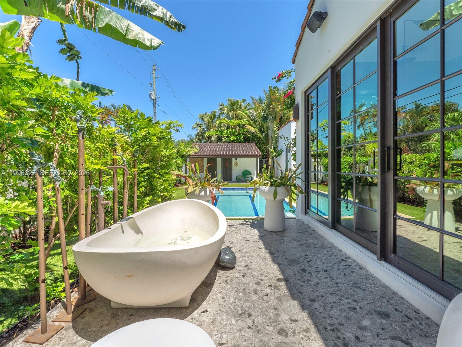 HOLLYWOOD LAKES SECTION - Residential
