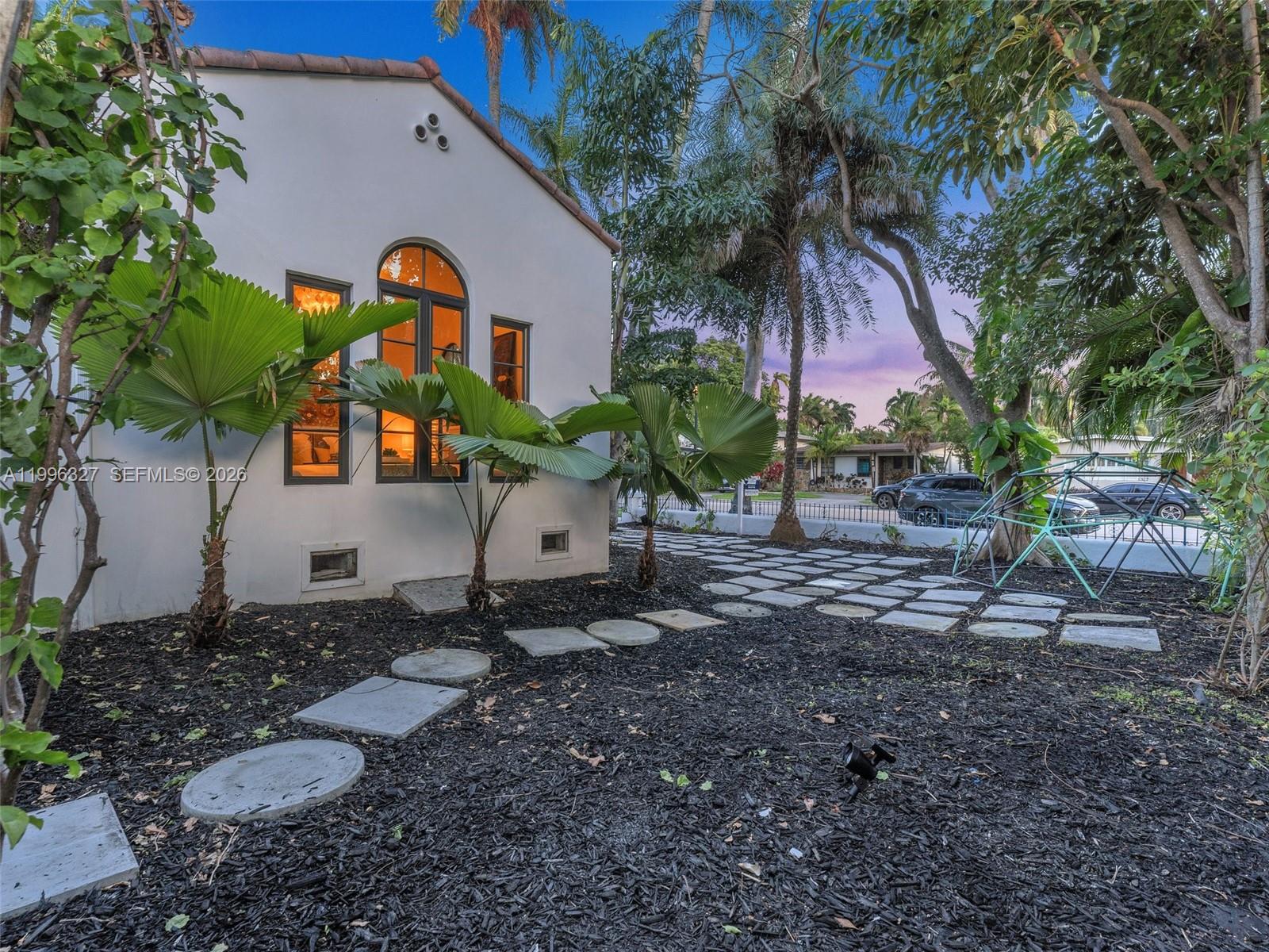 HOLLYWOOD LAKES SECTION - Residential