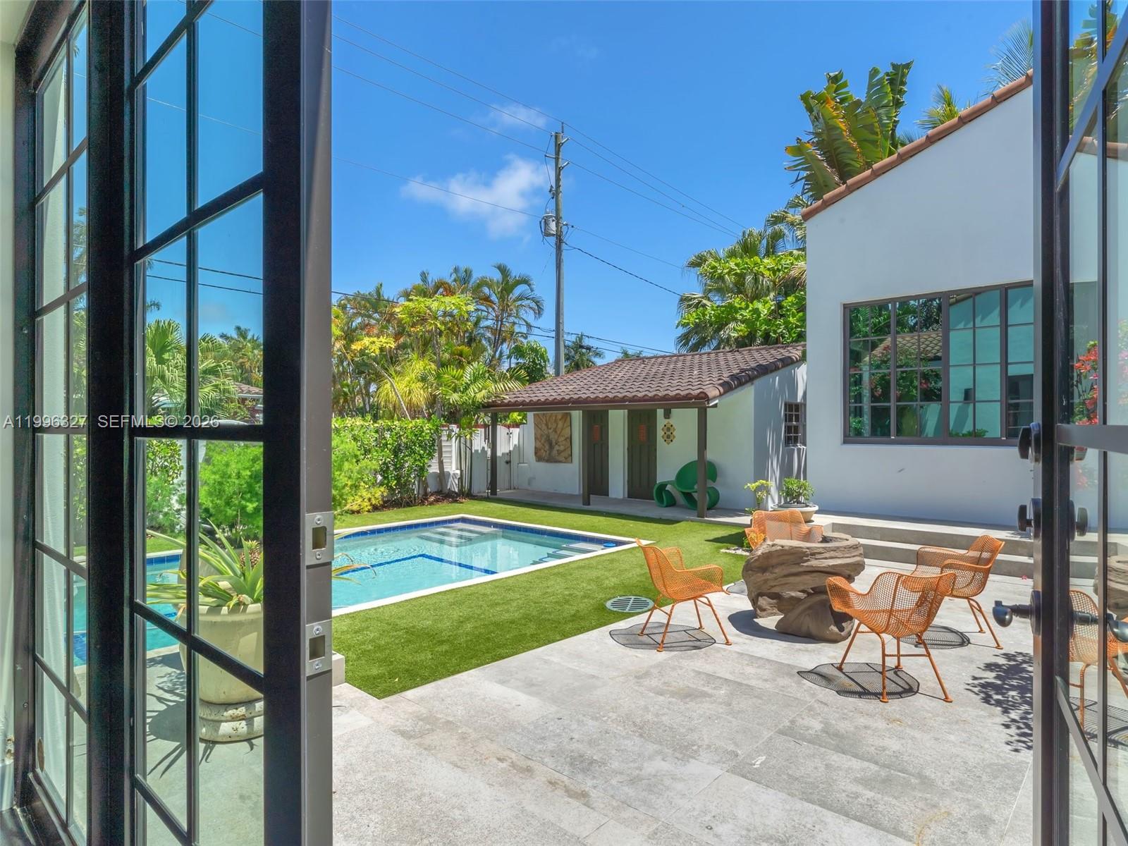 HOLLYWOOD LAKES SECTION - Residential
