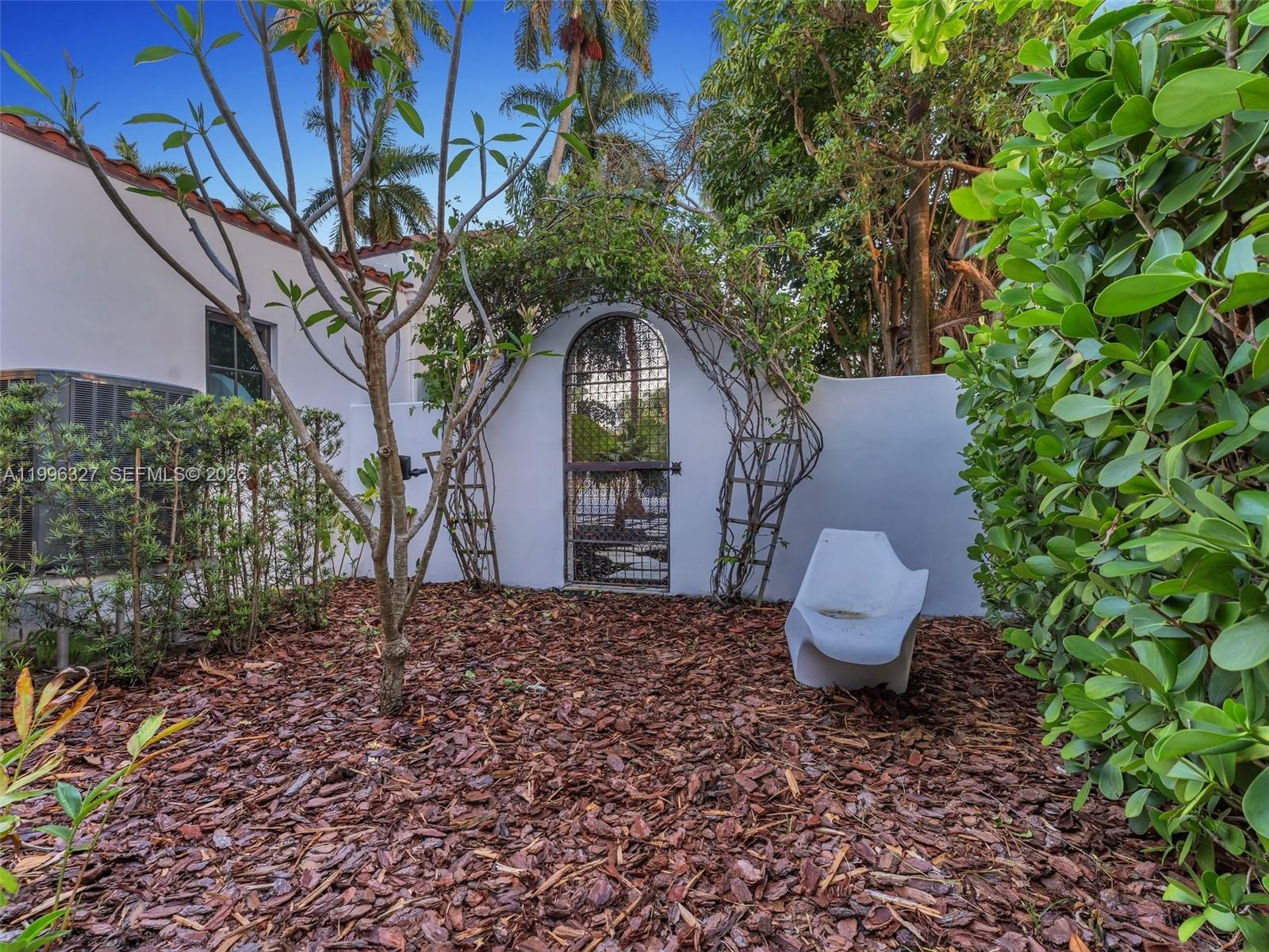 HOLLYWOOD LAKES SECTION - Residential