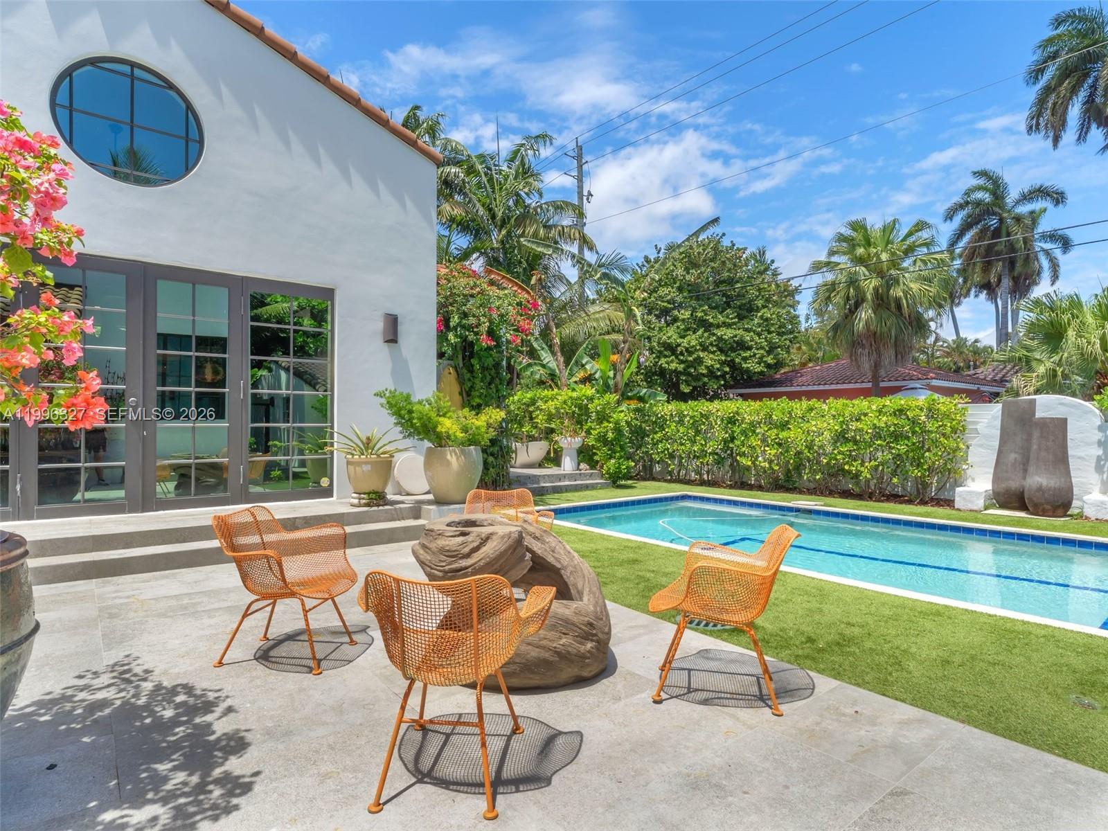 HOLLYWOOD LAKES SECTION - Residential