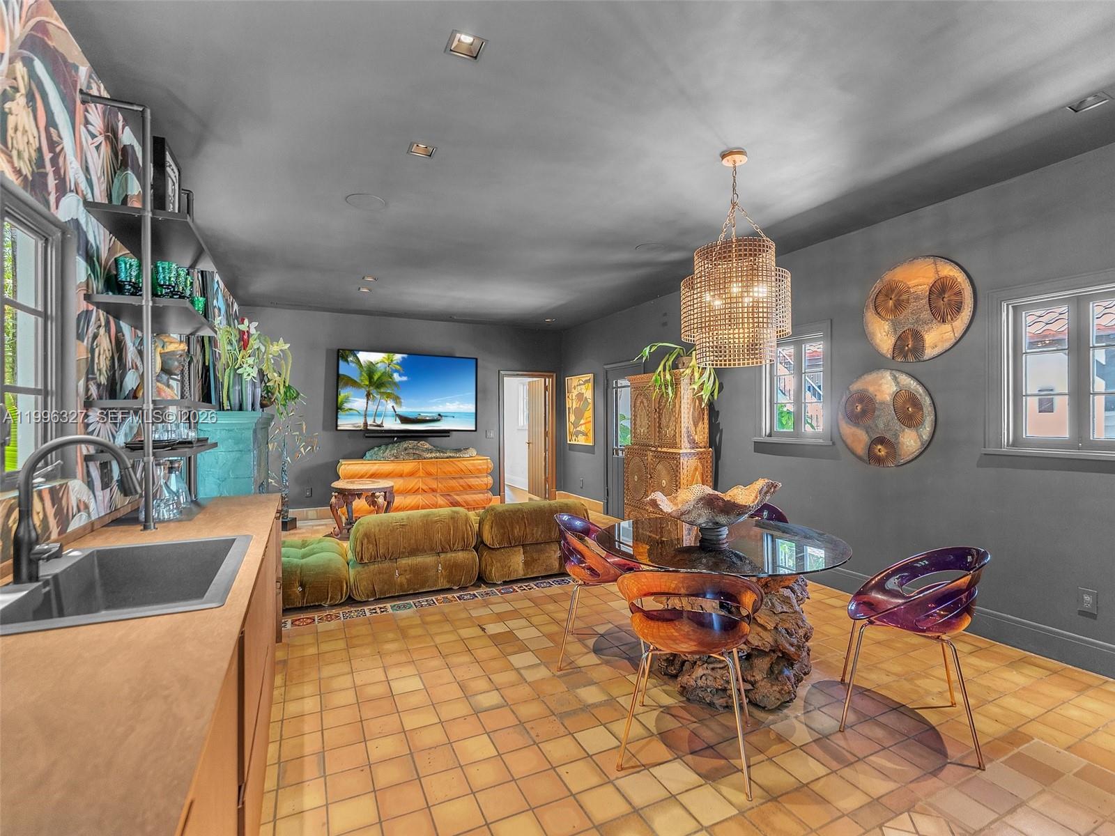 HOLLYWOOD LAKES SECTION - Residential