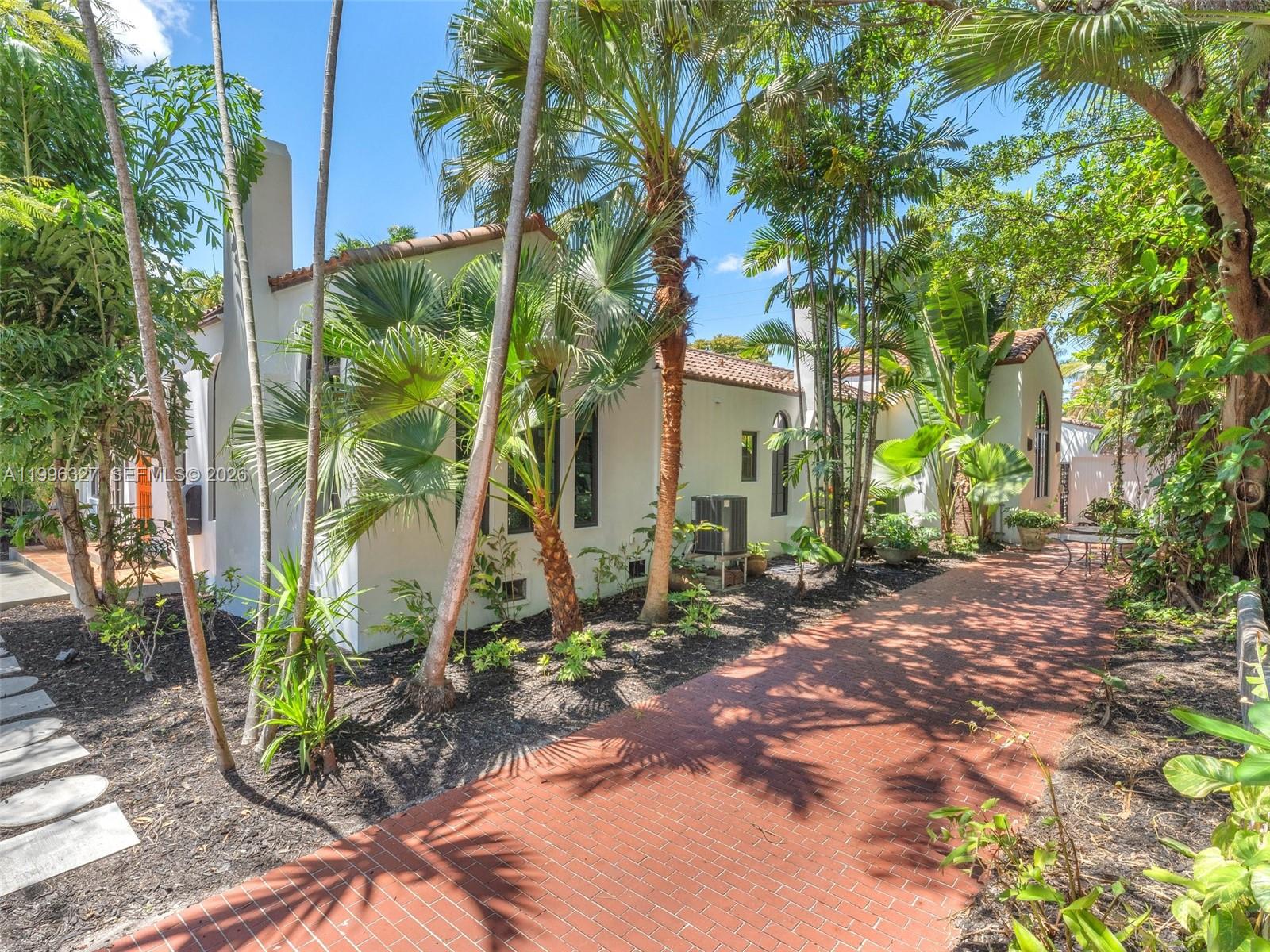 HOLLYWOOD LAKES SECTION - Residential