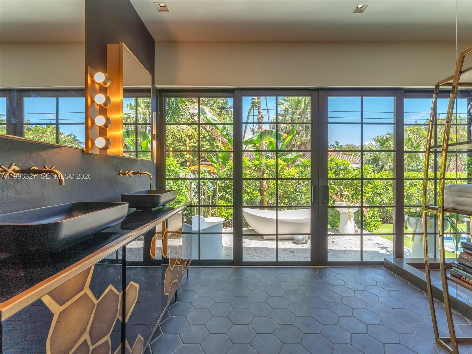 HOLLYWOOD LAKES SECTION - Residential