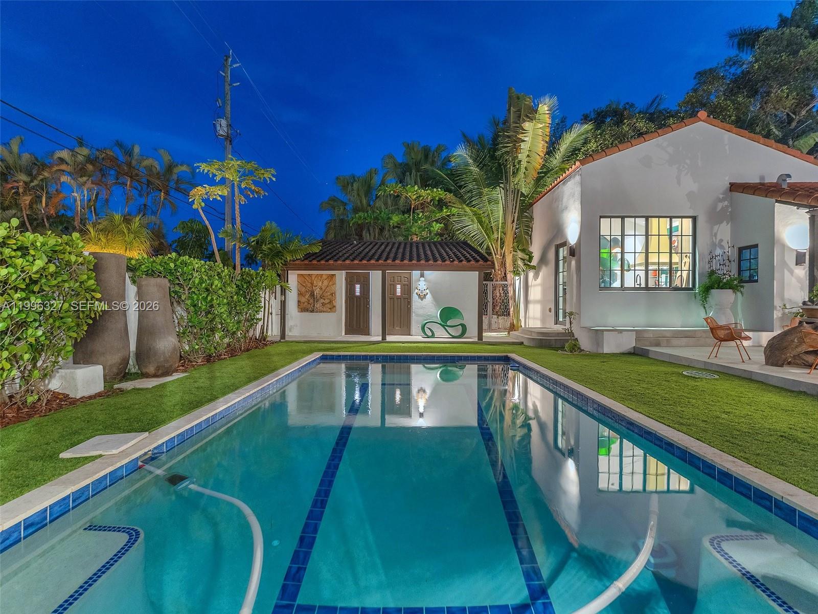HOLLYWOOD LAKES SECTION - Residential