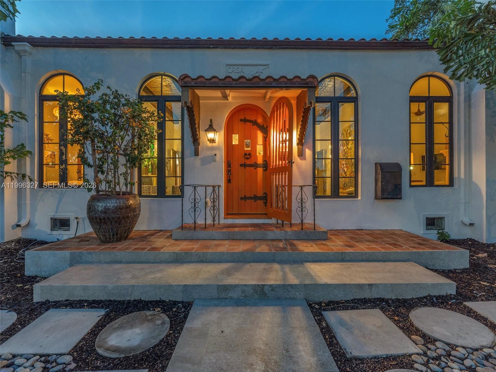 HOLLYWOOD LAKES SECTION - Residential