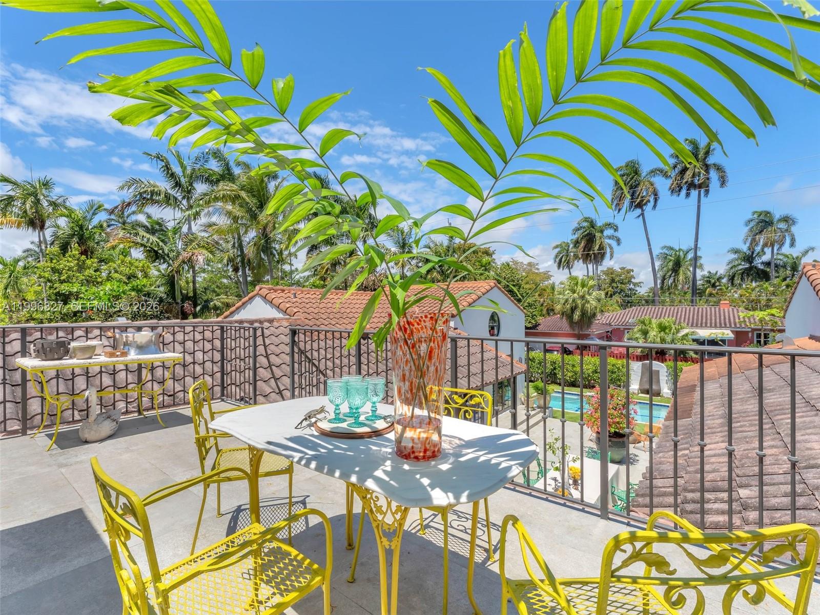 HOLLYWOOD LAKES SECTION - Residential