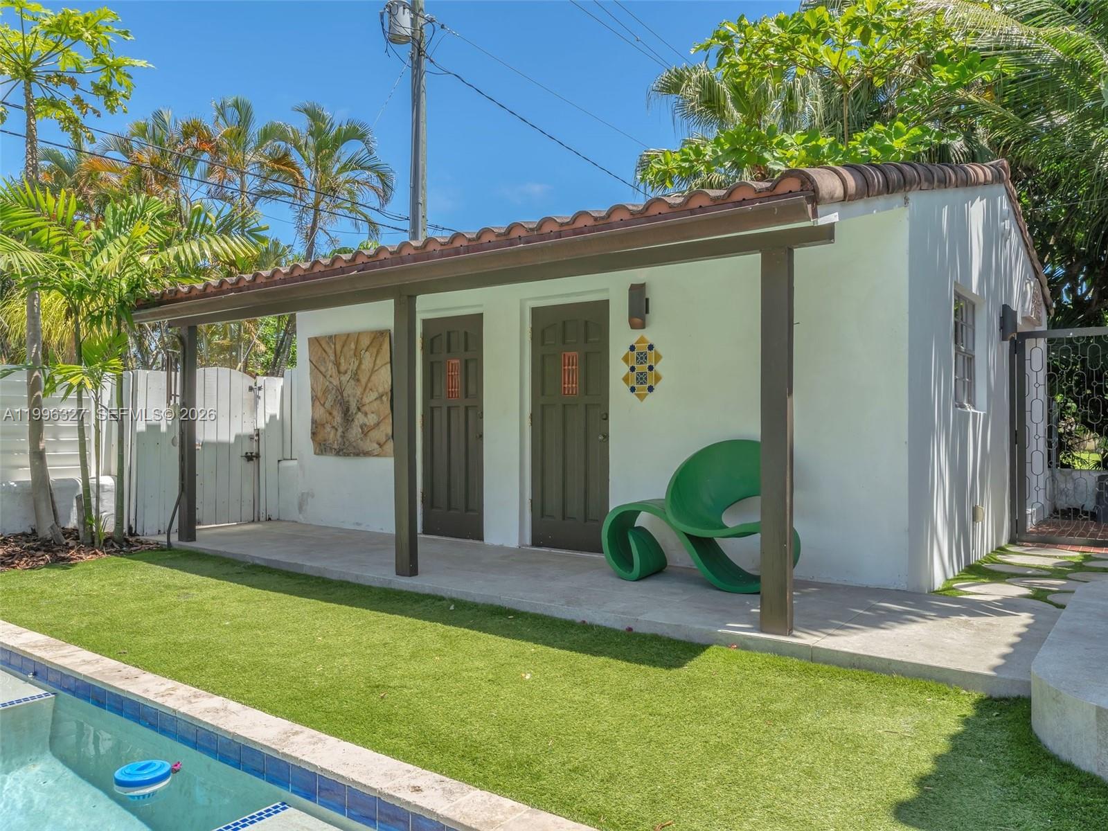 HOLLYWOOD LAKES SECTION - Residential