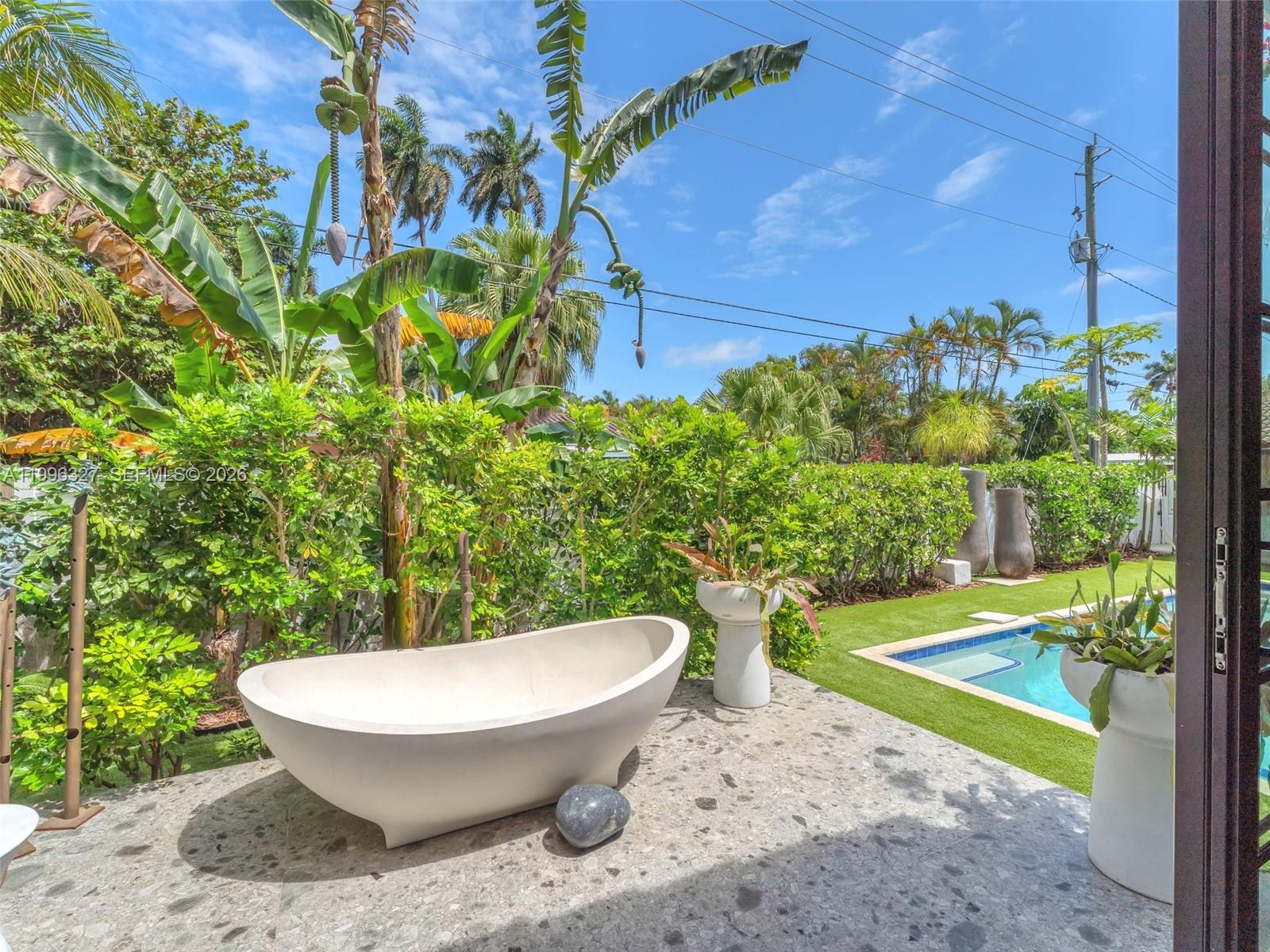 HOLLYWOOD LAKES SECTION - Residential