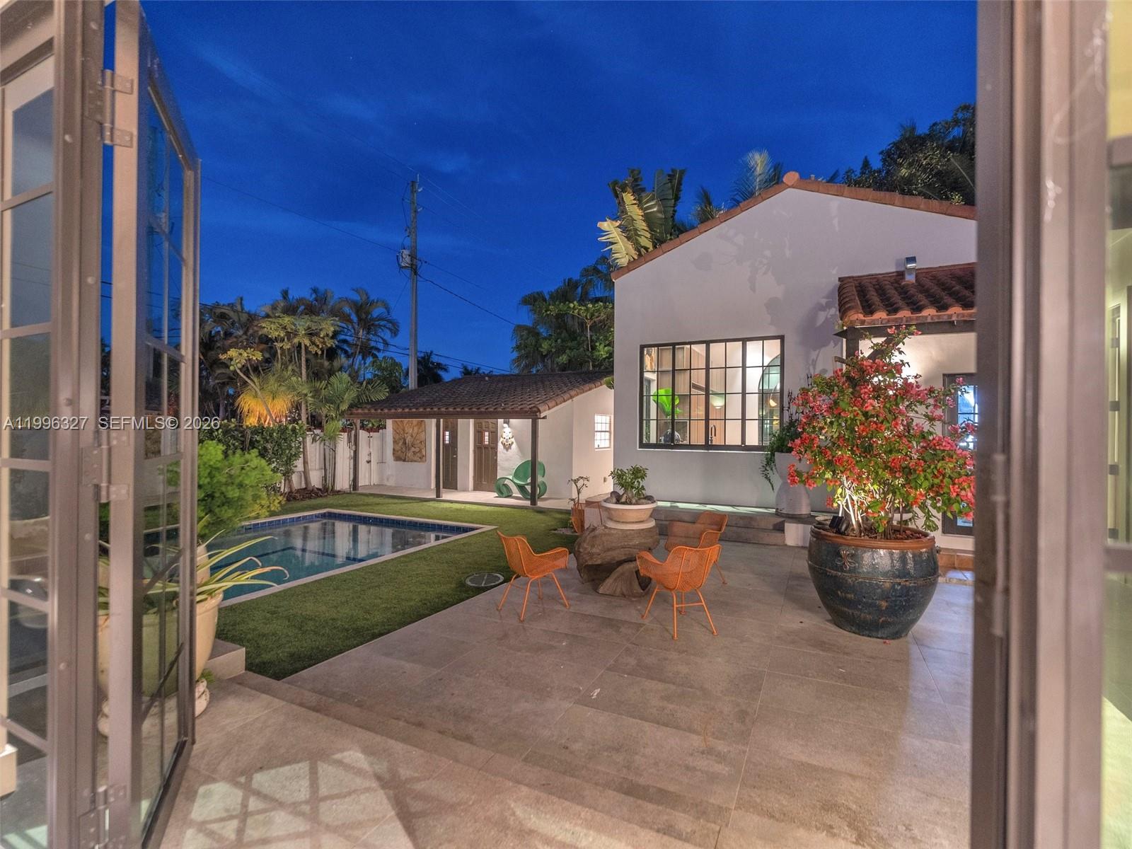 HOLLYWOOD LAKES SECTION - Residential
